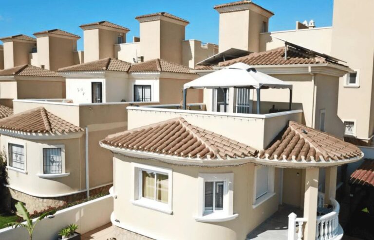 Town House for Sale in San Miguel de Salinas