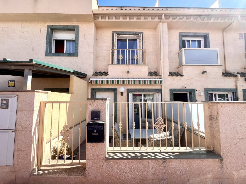Town House for Sale in La Mata