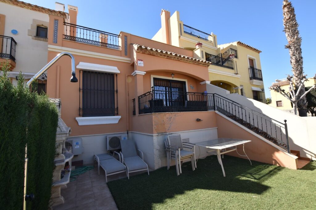 Town House for Sale in Algorfa