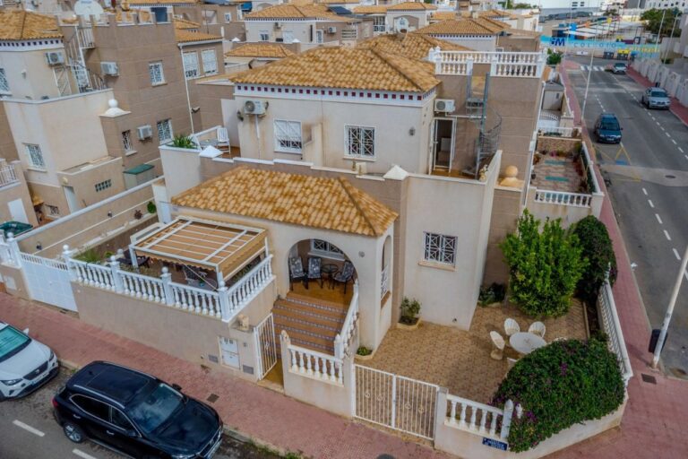Casa de la ciudad en venta en Torrevieja