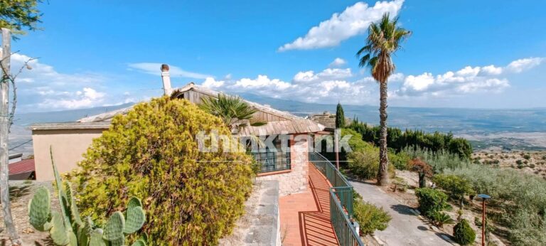 villa for Sale in Centuripe