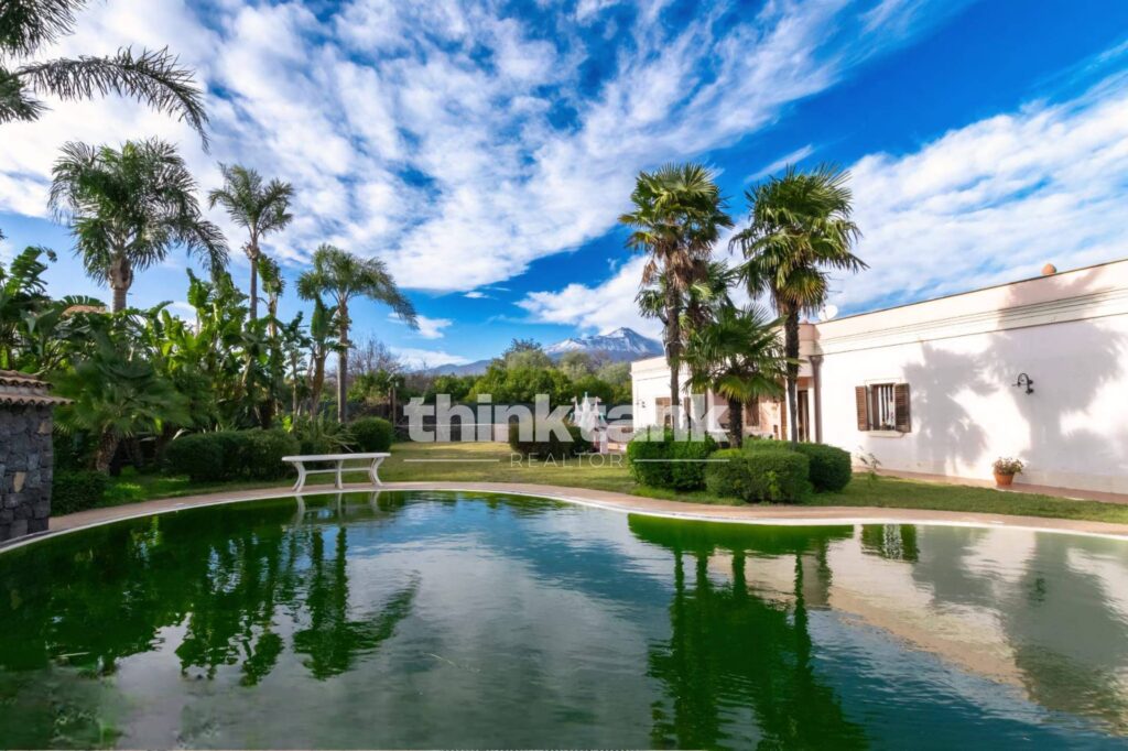 villa for Sale in Aci Sant'Antonio